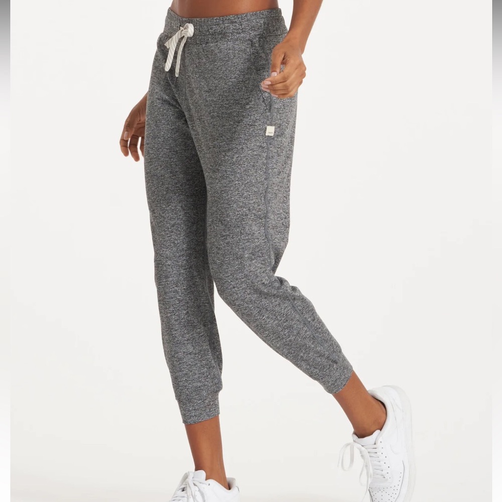 Vuori heather grey dreamknit joggers - Size M - New with tags